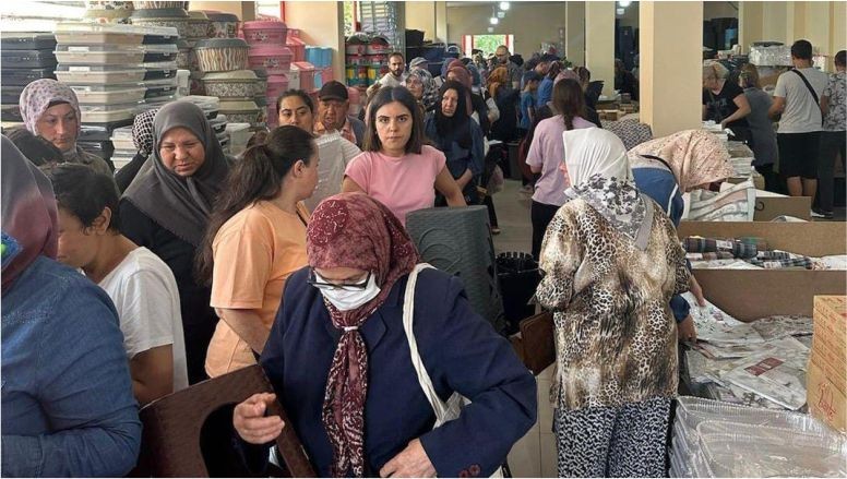 Balıkesir'deki Yeni Mağaza Açılışında İzdiham Yaşandı