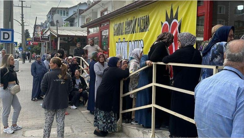 Balıkesir'deki Yeni Mağaza Açılışında İzdiham Yaşandı