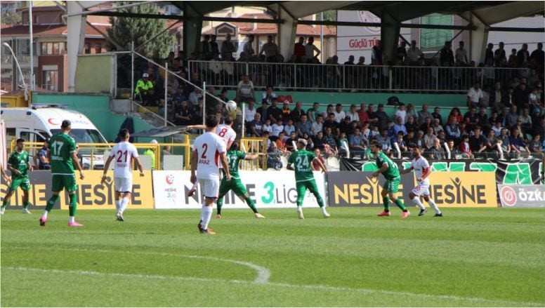 Amasyaspor, Balıkesirspor'u 2-1 Yendi