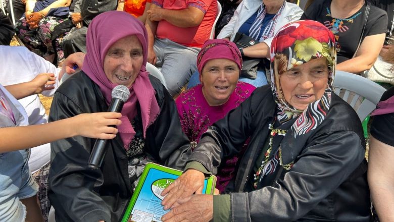 Tenekeden Türküye: Bardak Gelin Döndü, Köy Güldü!
