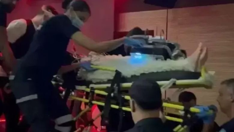 Ünlü Sanatçı Sahnede Fenalaştı! Apar Topar Götürüldü..