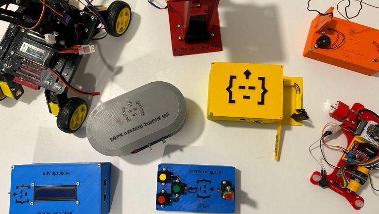 Balıkesirli Gençlerden Girişimcilik Örneği: "Evde Robot Yapımı Mümkün!"