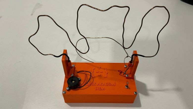 Balıkesirli Gençlerden Girişimcilik Örneği: "Evde Robot Yapımı Mümkün!"
