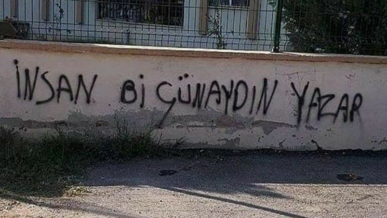 Balıkesir'de Duvara Yazıldı, Herkes Paylaştı
