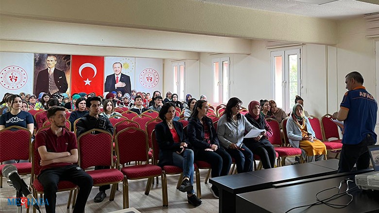 AFAD ve İtfaiye Eğitmenleri tarafından Afet Farkındalık ve Yangın konusunda eğitim gerçekleşti. Eğitim sonunda Deprem Anı, Tahliye, Toplanma Alanı ve Yangın konularında tatbikatı oldu.