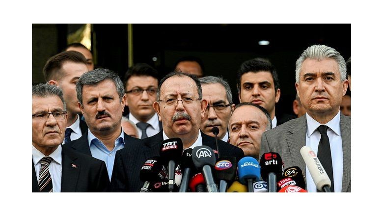 YSK Başkanından açıklama. YSK Başkanı Ahmet Yener son durumu açıkladı. Erdoğan, Kılıçdaroğlu ve Oğan'ın son oy oranlarını iletti.