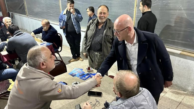 Serkan Sarı Ziyaretlerine Devam Ediyor. Cumhuriyet Halk Partisi Milletvekili Adayı Serkan Sarı saha çalışmalarına devam ediyor. Seçime sayılı günler kala ziyaretlerine devam eden Sarı Altıeylül İlçesi'nin kırsal mahallelerini ziyaret etti.