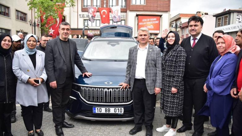 TOGG Balıkesir Havran' da. Türkiye’nin ilk yerli ve milli otomobili TOGG Havran’da vatandaşlarla buluştu.