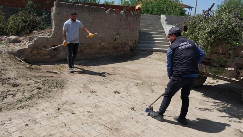Gömeç Belediyesi İlçe düzenleme çalışmalarına başladı. Belediye Başkanı Mehmet İrem Himam'ın talimatıyla Temizlik İşleri Müdürlüğü çalışmalara başladı.