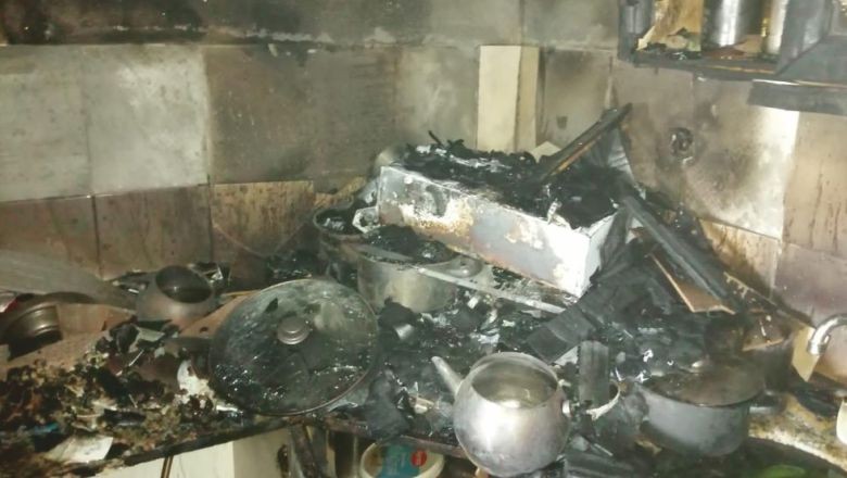 Balıkesir Gönen'de yangın. Balıkesir'in Gönen ilçesi Karşıyaka Mahallesinde yangın çıktı. Çıkan yangında evde büyük çapta maddi hasar meydana geldi.