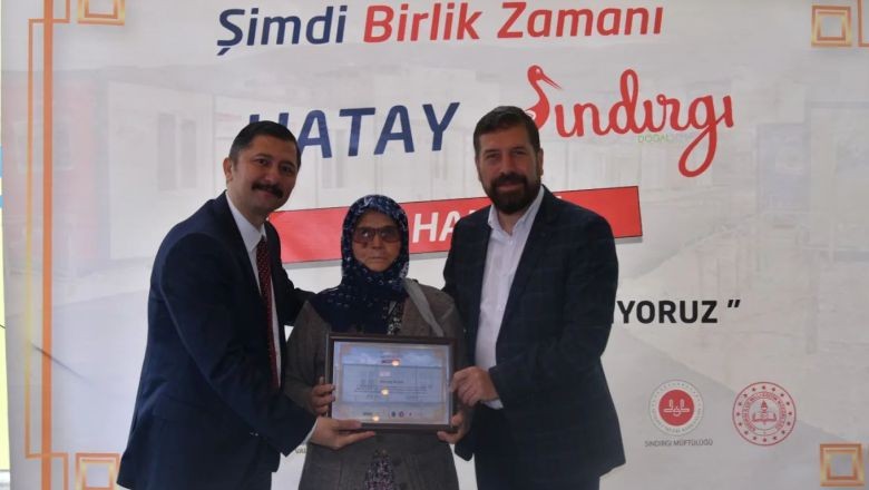 Sındırgı'dan Depremzedelere 100 Konteyner. Balıkesir Sındırgı Belediyesi depremzedelere yardım etmeye devam ediyor. 