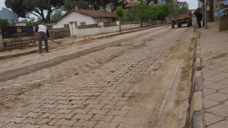 Gömeç Belediyesi İlçe düzenleme çalışmalarına başladı. Belediye Başkanı Mehmet İrem Himam'ın talimatıyla Temizlik İşleri Müdürlüğü çalışmalara başladı.