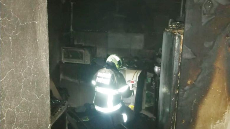 Balıkesir Gönen'de yangın. Balıkesir'in Gönen ilçesi Karşıyaka Mahallesinde yangın çıktı. Çıkan yangında evde büyük çapta maddi hasar meydana geldi.