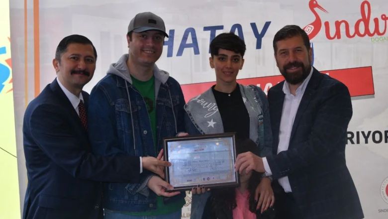 Sındırgı'dan Depremzedelere 100 Konteyner. Balıkesir Sındırgı Belediyesi depremzedelere yardım etmeye devam ediyor. 