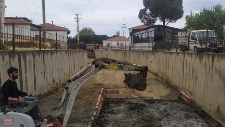 Gömeç Belediyesi İlçe düzenleme çalışmalarına başladı. Belediye Başkanı Mehmet İrem Himam'ın talimatıyla Temizlik İşleri Müdürlüğü çalışmalara başladı.