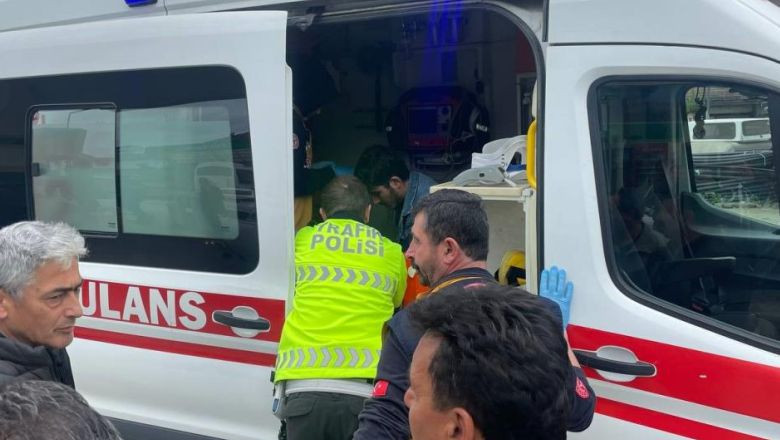 Facia Teğet Geçti. Kazada iki araç benzin istasyonu önünde çarpıştı. Korku dolu anlar yaşattı. 