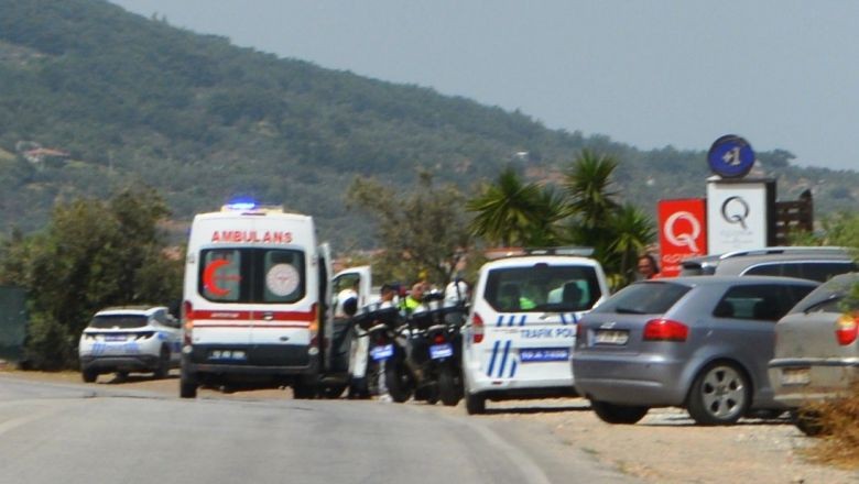 Ayvalık'ta Otomobil Yayaya Çarptı . Balıkesir’in Ayvalık ilçesinde trafik kazası meydana geldi. Kontrolden çıkan araç yaya çaptı.