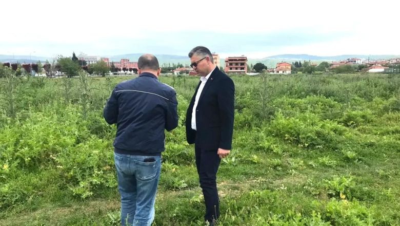 Alkan Kampüs Projesini inceledi. Balıkesir İl Tarım Müdürü Erkan Alkan Kampüs projesi ile ilgili inceleme yaptı . Beraberinde İdari ve Mali İşler Şube Müdürü Muhterem Aycan’da yer aldı.