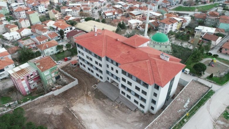 Balıkesir yeni okullarına kavuştu. İl Milli Eğitim Müdürü Ali Tatlı bina güçlendirmesi kararı verilen okulların inşaatının tamamladığını açıkladı.