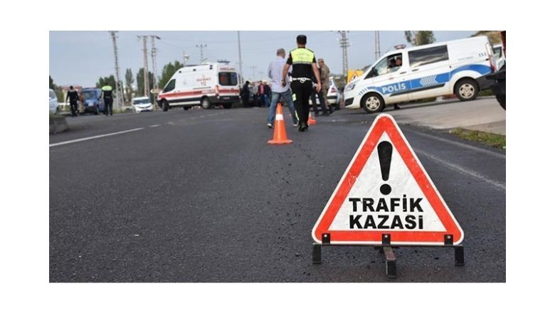 Bandırma'da Kaza. Balıkesir’in Bandırma İlçesi’nde kaza meydana geldi. Ekipler yaşanan kazadan dolayı yolu bir saat trafiğe kapattı.