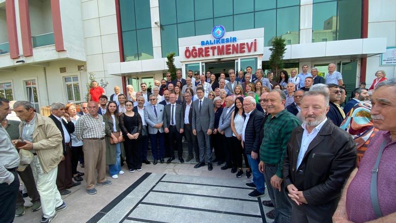 CHP Milletvekilleri Mazbatalarını Aldı. Balıkesir’de 28. Dönem milletvekili seçilen isimler mazbatalarını aldı. Tören Balıkesir Öğretmenevinde gerçekleşti.
