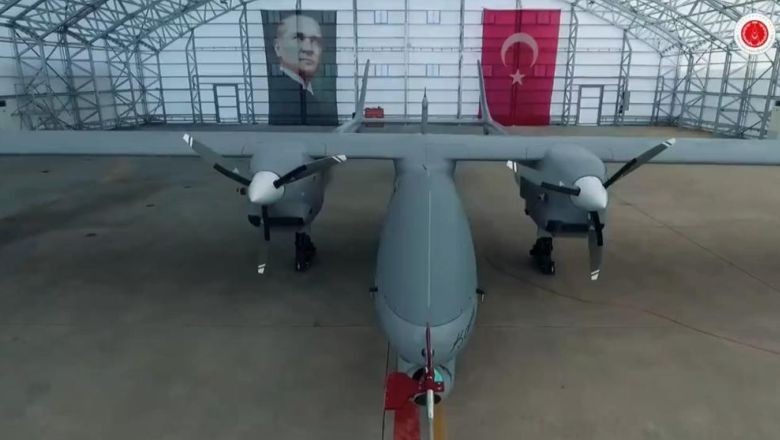 Gök vatandaki güç. Savunma Sanayii Başkanı İsmail Demir 2 adet AKSUNGUR SİHA'yı Türk Silahlı Kuvvetlerine teslim ettiğini duyurdu. Demir sosyal medyasından AKSUNGUR SİHA'yı tanıttı.