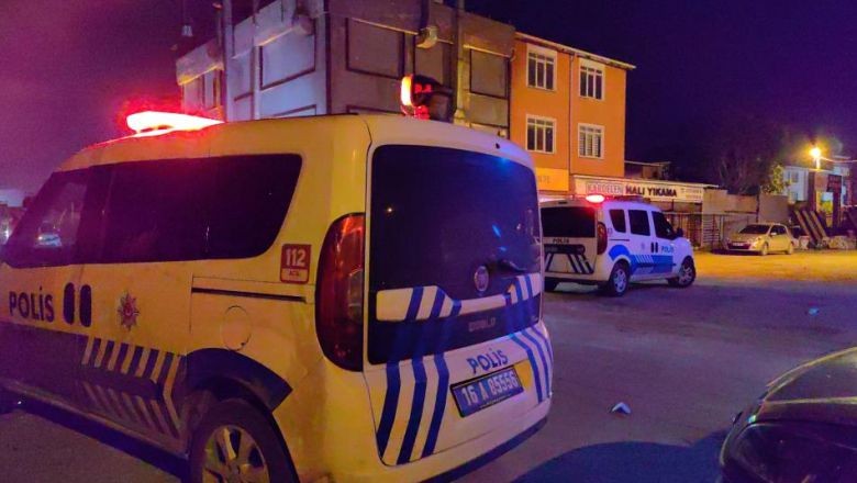 Güvenlik Görevlisi Müşterileri Vurdu. Restoranda çıkan kavgada güvenlik görevlisi, 2 müşteriyi tabancayla yaraladı. Sebebi herkes çok merak etti.