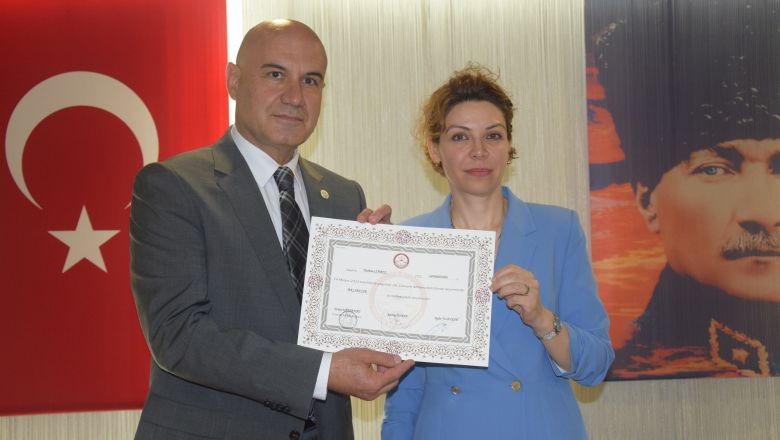 Balıkesir Milletvekili Turhan Çömez Mazbatasını aldı. Balıkesir'in İYİ Parti Milletvekili Turhan Çömez mazbatasını aldı. Mazbata Töreni’nde mazbatasını alan İYİ Parti Milletvekili Turhan Çömez 28.dönem Milletvekili Genel seçimlerinde milletvekili oldu.