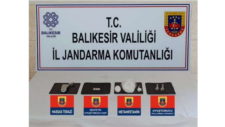 Jandarmadan Operasyon. Balıkesir İl Jandarma Komutanlığı ekipleri Balıkesir'in iki ilçesine baskın düzenledi.
