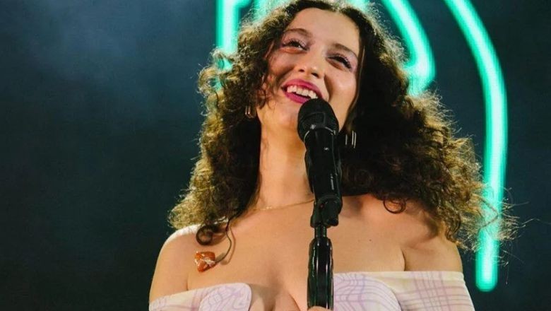 Melike Şahin evlendi. Son dönemlerin dikkat çeken isimlerinden biri olan Melike Şahin dünya evine girdi. Şarkılarıyla büyük bir kitleye ulaşan Melike Şahin sessiz sedasız dünya evine girdi. 