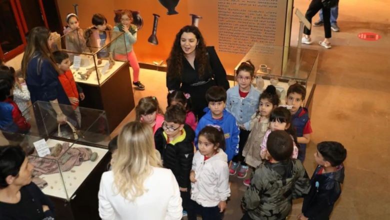 Minik Ziyaretçilerin Müze Heyecanı. Burhaniye Belediyesi Kuvâ-yi Milliye Kültür müzesi, Müzeler gününde de yoğun ilgi gördü. Burhaniye Belediyesi, Kuvâ-yi Milliye müzesi okullar tarafından düzenlenen ziyaretlerle doldu taştı.