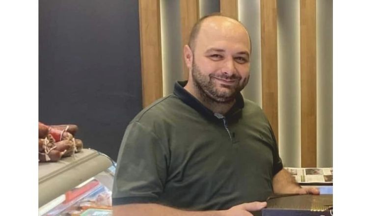 Palaz'ın kardeşi vefat etti. Balıkesir Gönen Belediye Başkanı İbrahim Palaz'ın kardeşi Emre Palaz hayatını kaybetti.