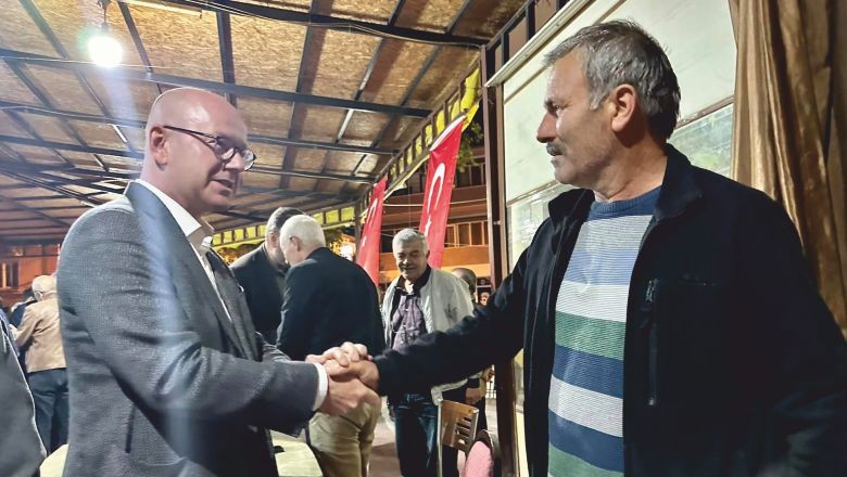 Serkan Sarı Pamukçu ' da. Cumhuriyet Halk Partisi Balıkesir Milletvekili Serkan Sarı gezilerine devam ediyor. Serkan Sarı Altıeylül İlçesi’nin Pamukçu mahallesindeki vatandaşları ziyaret etti.