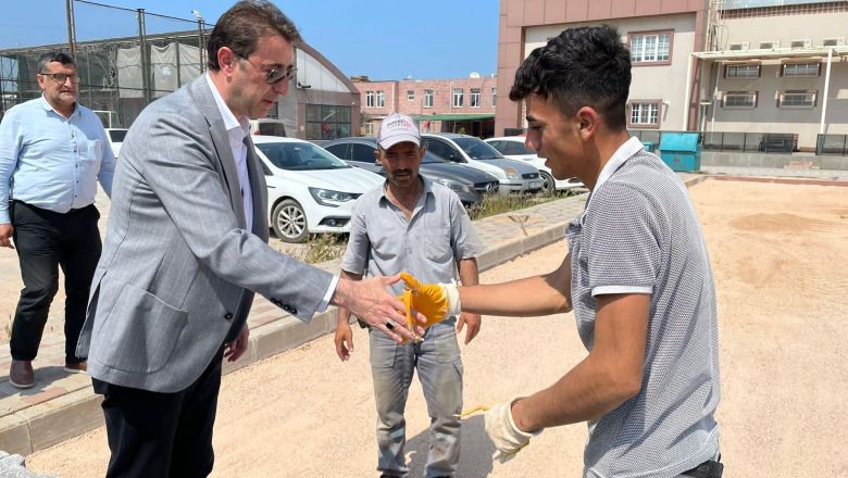Tolga Tosun Bandırma Turunda. Bandırma Belediye Başkanı Tolga Tosun, Bandırma için yapılan şehir çalışmalarını yerinde inceledi. Tolga Tosun yeni yapılacak projeler için Bandırma halkına bilgi verdi.