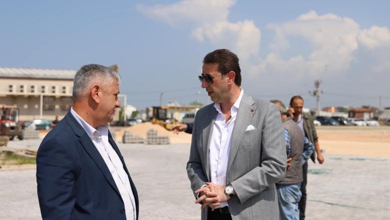 Tolga Tosun Bandırma Turunda. Bandırma Belediye Başkanı Tolga Tosun, Bandırma için yapılan şehir çalışmalarını yerinde inceledi. Tolga Tosun yeni yapılacak projeler için Bandırma halkına bilgi verdi.