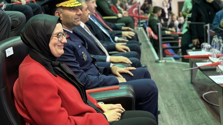 Uygur’dan 19 Mayıs Mesajı. Ak Parti Balıkesir Milletvekili Belgin Uygur , 19 Mayıs Atatürk’ü Anma ve Gençlik Bayramı’nı kutladı.