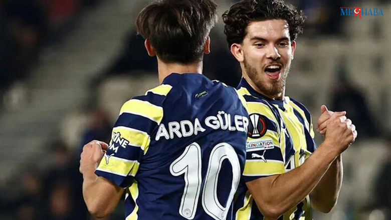 Napoli'nin Yeni Rotası Fenerbahçe'nin yıldızı Arda Güler için sezonu sonunda Avrupa'ya gideceği iddiaları var. En önemli seçeneklerden biri de Serie A'nın son şampiyonu Napoli. Ancak Napoli, Arda'yı alamazsa gözünü Süper Lig'den bir başka isme çevirdi.