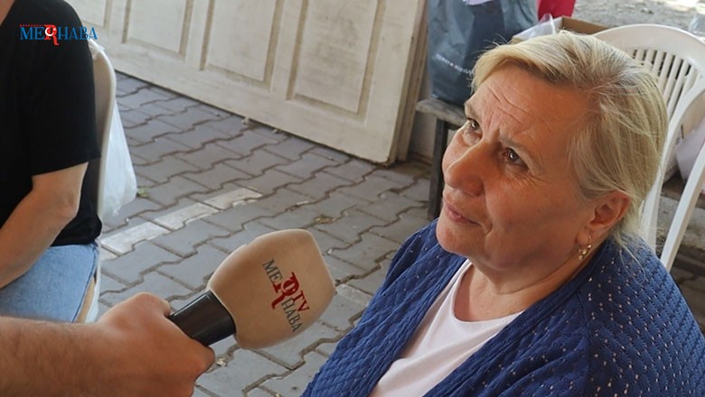 Balıkesir'de Adnan Menderes Mah. Kapalı Pazar alanında kurulan Hanımeli Pazarı esnafı vatandaşları alışverişe davet etti. Ayrıca Cuma günleri kurulan pazarda bir çok doğal ve yöresel ürün satılmakta. Adnan Menderes Mahallesi, girişimci kadınları pazara olan talebin az olmasından dolayı memnun değil. Bu sebeple pazar esnafı Balıkesir halkının pazara yönelmesini istedi.