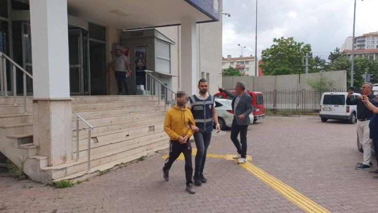 30 İlde Aranıyordu. Polis ekipleri tarafından yapılan operasyonda, 30 ilde 95 ayrı yakalama emri bulunan bir şahıs evindeki dolabın arkasında saklanırken yakayı ele verdi.
