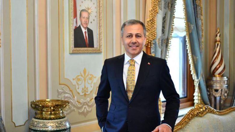 Ali Yerlikaya Kimdir? Yerlikaya, Cumhurbaşkanı Recep Tayyip Erdoğan tarafından açıklanan yeni kabinede İç İşleri Bakanı oldu. Ali Yerlikaya’ın hayatı merak konusu oldu. Hayatı ve eğitimi ile ilgili bilgiler internette en çok aranan konular arasına girdi.
