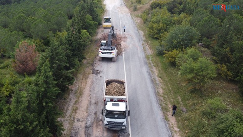 Balıkesir’de bozulan ve yıpranan yollara kilitli parke taşı çalışması gerçekleşti. Ayrıca, yollarda, bordür döşemesi oldu.