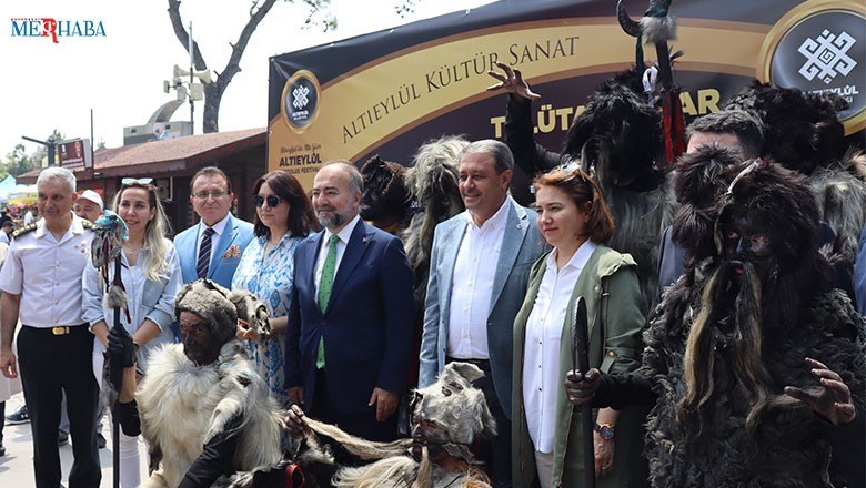 Balıkesir Yazı Festival İle Karşıladı Balıkesir'de Sosyal Dayanışma ve Bütünleşme Projesi Kapsamında Yaz Şenliği etkinlikleri oldu...