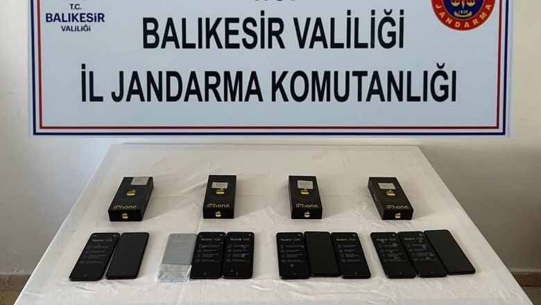 Balıkesir İl Jandarma Komutanlığı kaçakçılık olaylarına yönelik istihbarı çalışmalarını sürdürüyor. Çalışmalar Kapsamında bir iş yerine baskın düzenledi.
