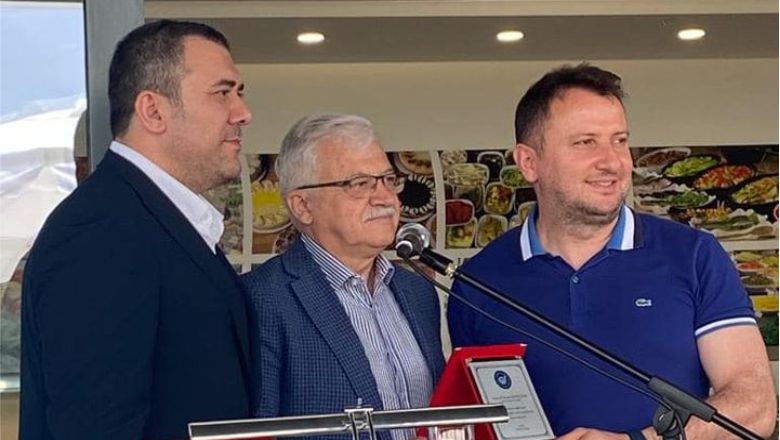 ÇYDD'den Başkan Deveciler'e Teşekkür Plaketi