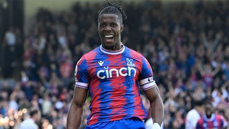 Fenerbahçe'nin Zaha ısrarı. Fenerbahçe, Wilfried Zaha’yı kadrosuna katmak için girişimlerini sürdürüyor.