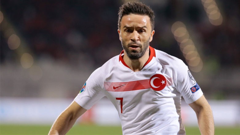 Gökhan Gönül Futbolu Bıraktı. Gönül, sosyal medya hesabından açıklama yaptı.