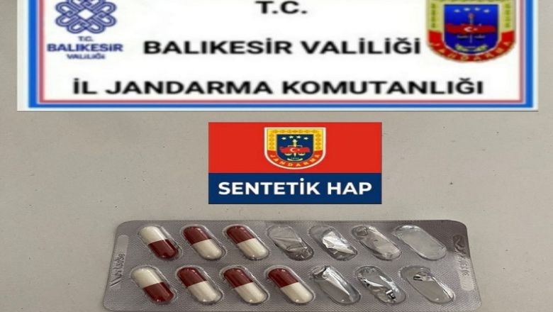 İlçelere uyuşturucu operasyonu. Balıkesir İl Jandarma Komutanlığı, uyuşturucu madde ile silah mühimmat imal ve ticaretine yönelik operasyon düzenledi.