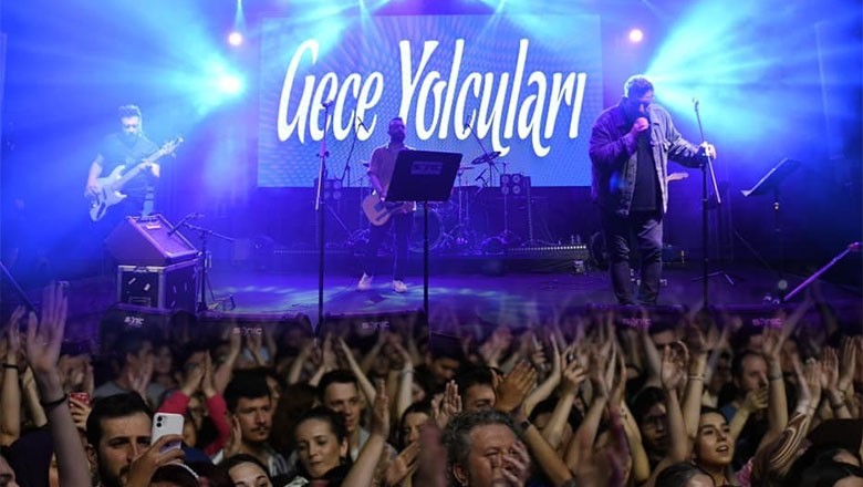 Karesili gençler Gece yolcularıyla ‘Yaza merhaba’ dedi Yaza Merhaba konserinde ‘Gece Yolcuları’ vatandaşlarla bir araya geldi.
