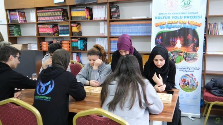 Kepsut gençlerin yanında. Kepsut Kültür Yolu Projesini hayata geçirdi. Kültür Yolu Projesi'nde hem çocuklara hem de gençlere hitap eden etkinlikler gerçekleşti. Projenin etkinliklerinde keyifli anlar yaşadı.