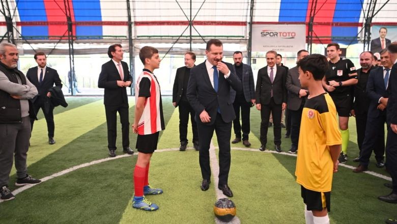 Mahalle Ligi’nde şampiyonluk heyecanı. Her geçen yıl geliştirilerek daha fazla çocuğa ulaşan “Mahalle Ligi Turnuvaları sona yaklaşıyor. Turnuvaya katılan takımları şampiyonluk heyecanı sardı.